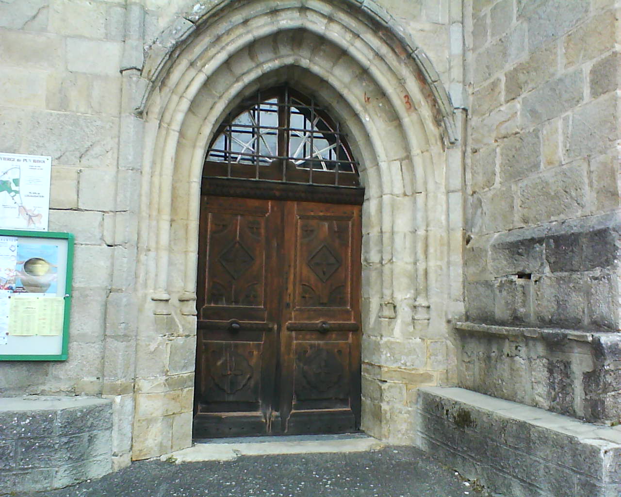 Portail de l'Eglise Saint-Priest à BERTIGNAT
